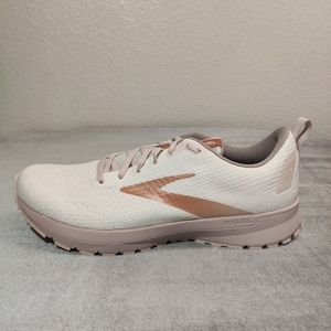 Brook's Women's Revel 4